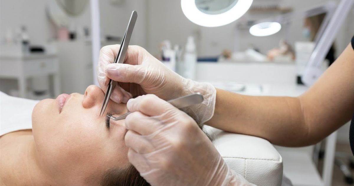 Lash Tweezer Grip And Hand Position Tips